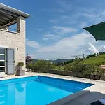 Dom wakacyjny Beeindruckende Am Rande Des Parenzana Mit Privatpool, Babybett Und Toller Aussicht *
