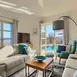 Beeindruckende Am Rande Des Parenzana Mit Privatpool, Babybett Und Toller Aussicht Dom wakacyjny Vižinada