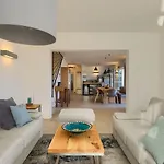 Beeindruckende Am Rande Des Parenzana Mit Privatpool, Babybett Und Toller Aussicht