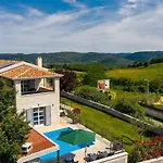 Beeindruckende Am Rande Des Parenzana Mit Privatpool, Babybett Und Toller Aussicht *