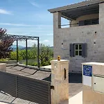 Beeindruckende Am Rande Des Parenzana Mit Privatpool, Babybett Und Toller Aussicht * Vižinada