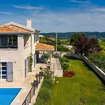 Dom wakacyjny Beeindruckende Am Rande Des Parenzana Mit Privatpool, Babybett Und Toller Aussicht