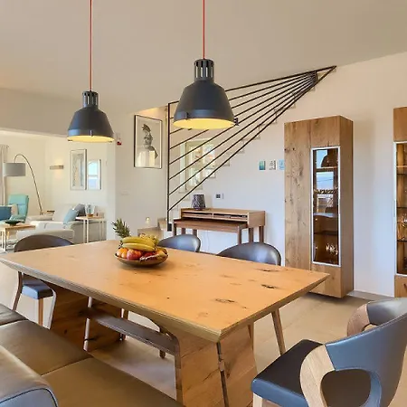Beeindruckende Am Rande Des Parenzana Mit Privatpool, Babybett Und Toller Aussicht Vižinada