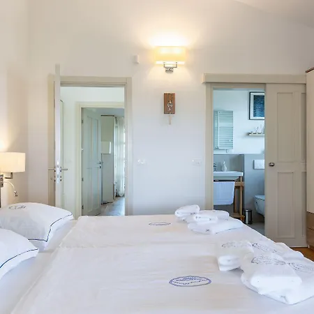 Beeindruckende Am Rande Des Parenzana Mit Privatpool, Babybett Und Toller Aussicht بيت للعطل *