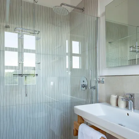 Beeindruckende Am Rande Des Parenzana Mit Privatpool, Babybett Und Toller Aussicht بيت للعطل