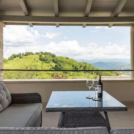 Beeindruckende Am Rande Des Parenzana Mit Privatpool, Babybett Und Toller Aussicht بيت للعطل