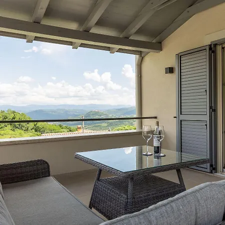 Dom wakacyjny Beeindruckende Am Rande Des Parenzana Mit Privatpool, Babybett Und Toller Aussicht Vižinada