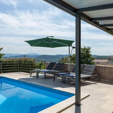 بيت للعطل Beeindruckende Am Rande Des Parenzana Mit Privatpool, Babybett Und Toller Aussicht